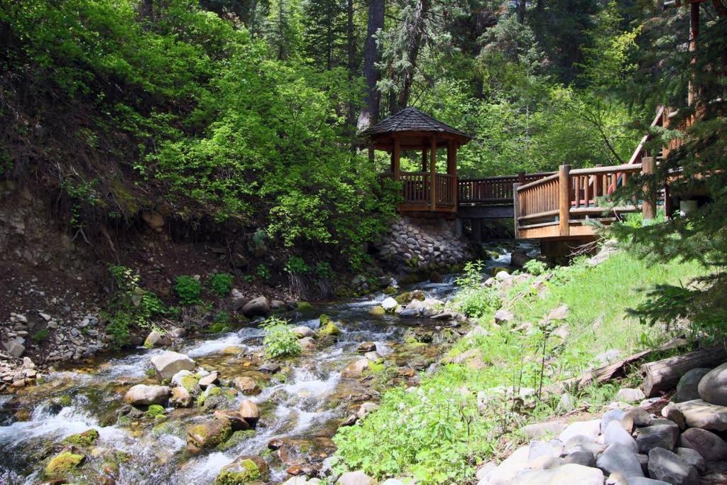 Log Cabin On The Stream Sundance, Utah Buitenkant foto